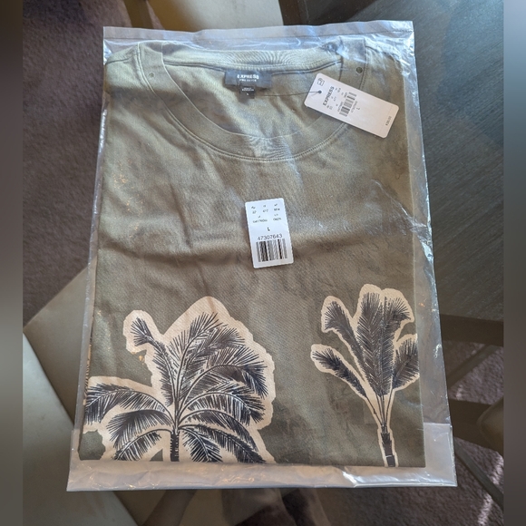 Express Tshirt L New - Picture 2 of 9